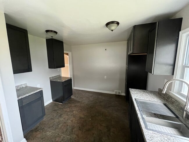 Building Photo - Stunning 3 Bedroom Brick House, near Gratiot in Roseville, freshly remodeled!