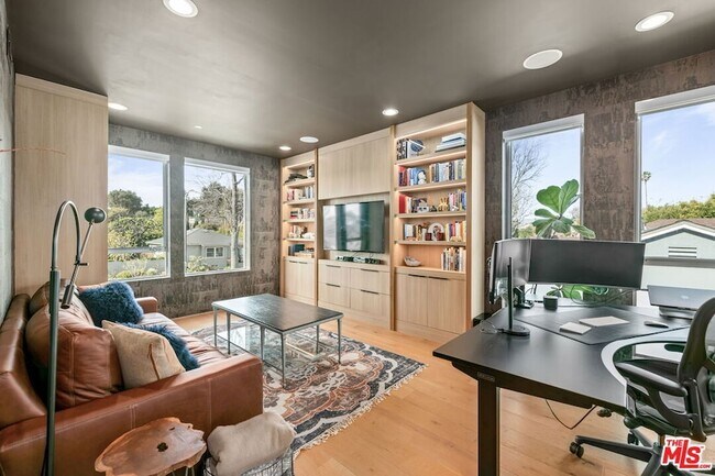 Building Photo - 2736 Armacost Ave