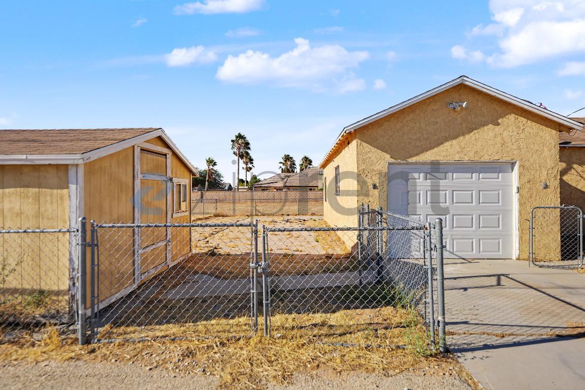 Building Photo - Unit