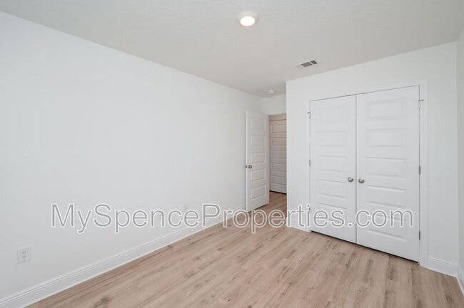 Building Photo - 5 Renea Cv
