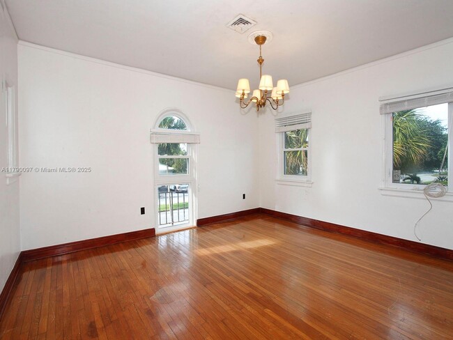 Building Photo - 339 NE 96th St