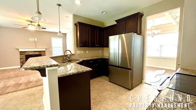 Building Photo - Spacious, Stylish & Close to It All – 3 Be...