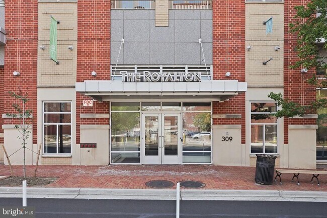 Building Photo - 309 Holland Ln