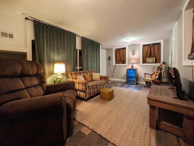 Building Photo - 317 Balsam Dr