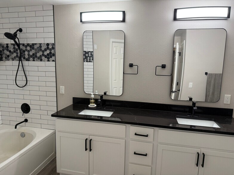 Building Photo - 7423 S Quail Cir