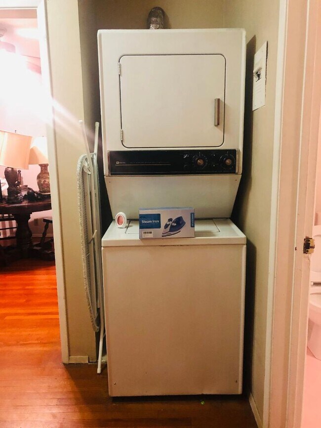 Building Photo - 1825 E 3rd St