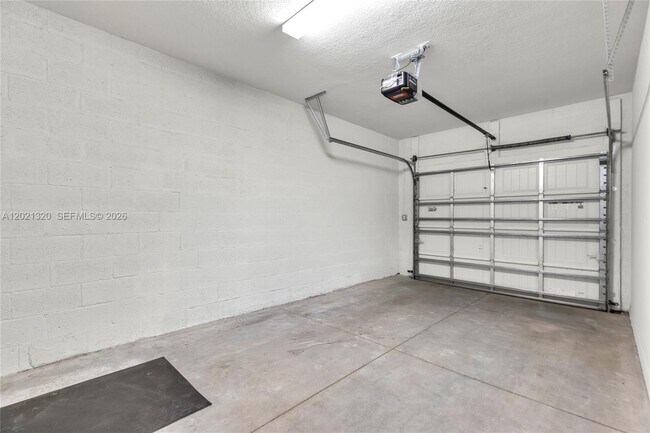 Building Photo - 4810 Eucalyptus Dr