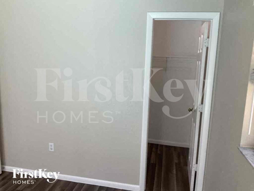 Building Photo - 820 Springview Ave NW