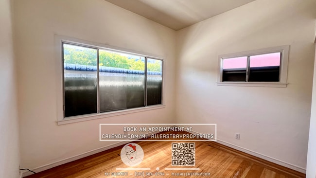 Building Photo - 1/2 Off first months Rent -4 bedroom 2 bat...