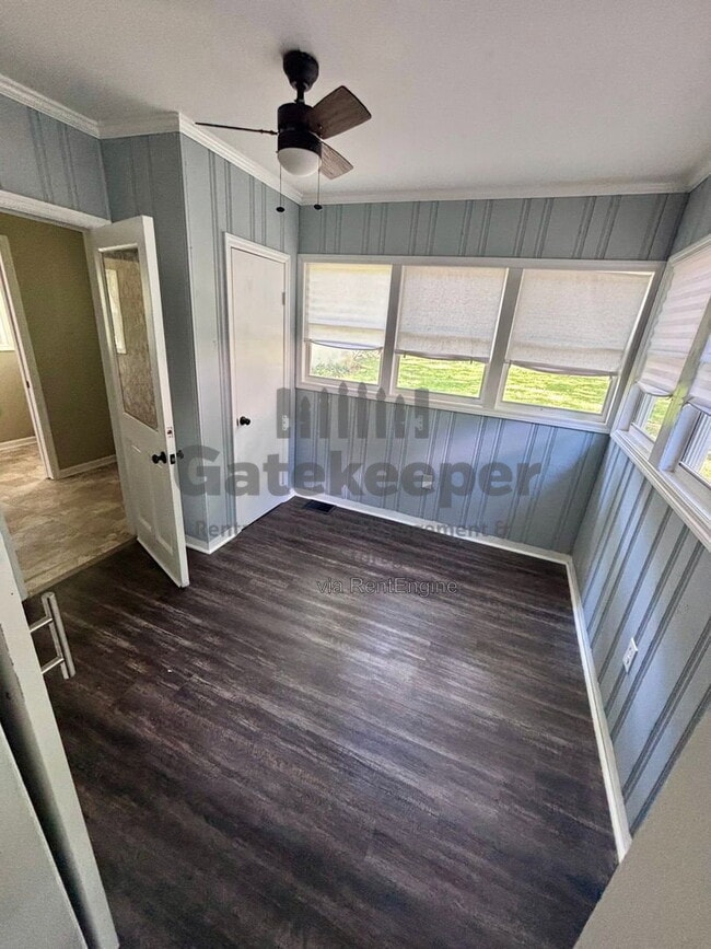 Building Photo - 4787 Hendrix Dr