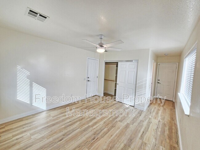 Building Photo - 3741 Malibou Ave