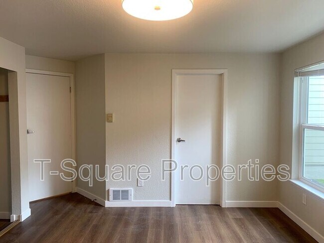 Building Photo - 8226 126th Ave NE