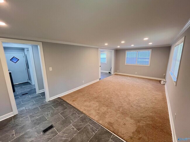 Building Photo - 123 Miller Ln