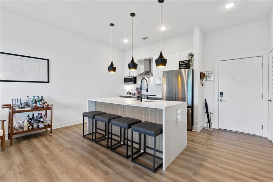 Building Photo - 112 Rogers St SE