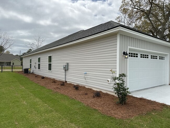 Building Photo - 20 Owens Rd