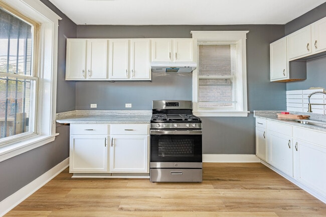 Building Photo - 1445 S Kostner Ave