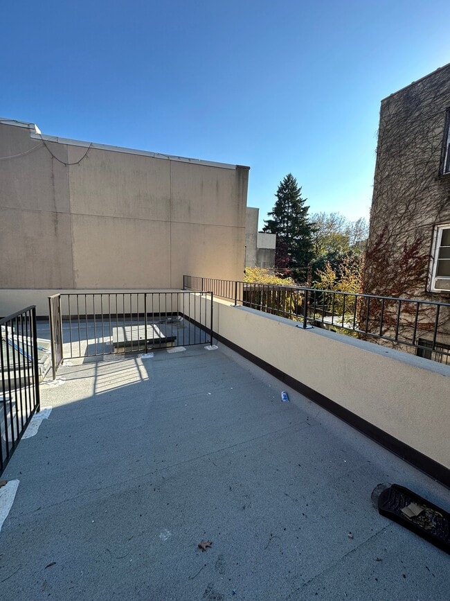 Building Photo - 207 Court St