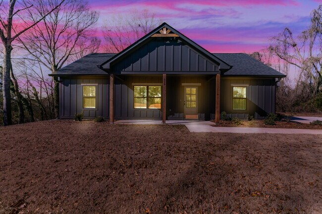 Building Photo - 319 Bledsoe St