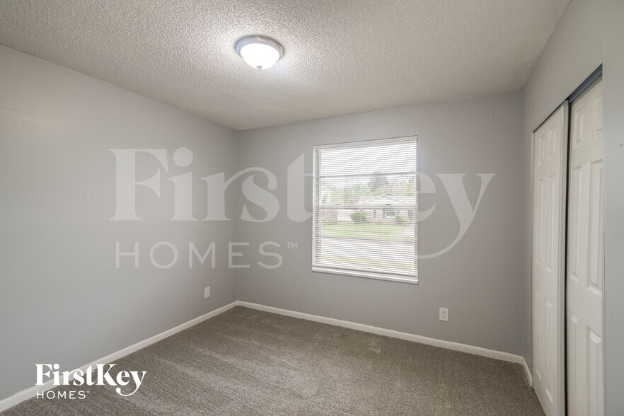 Building Photo - 8704 Country Creek Blvd