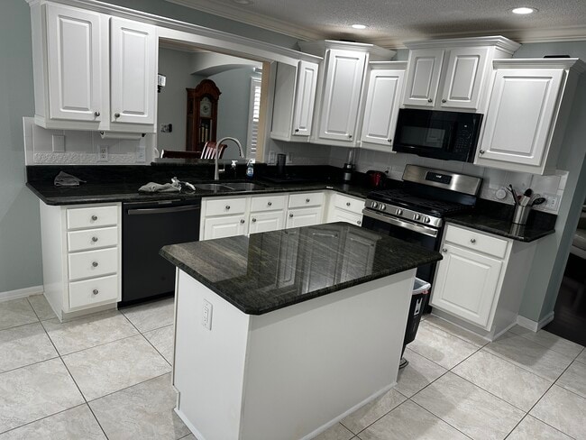 Building Photo - 2000 Ardmore Way