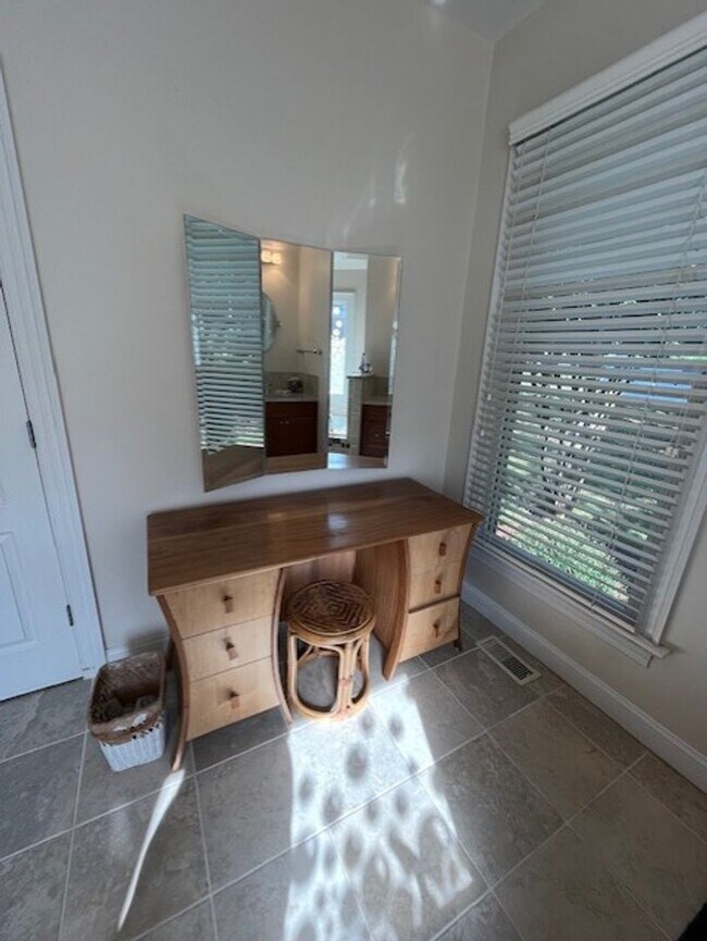 Building Photo - Welcome to Elegant Living in the Charming ...