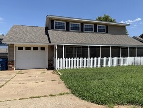 Building Photo - 2208 Timbercrest Dr