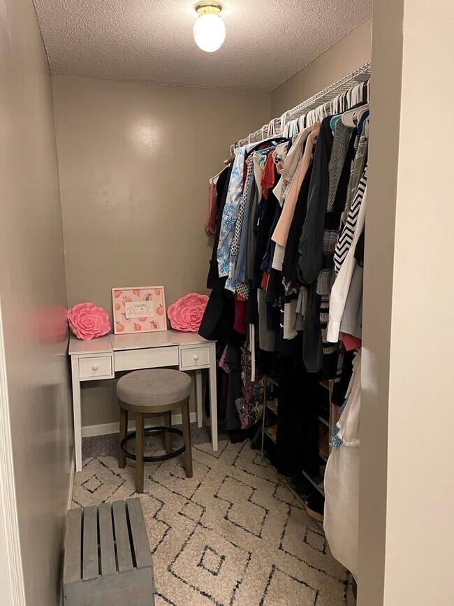 Building Photo - Beautiful home off Knights Academy