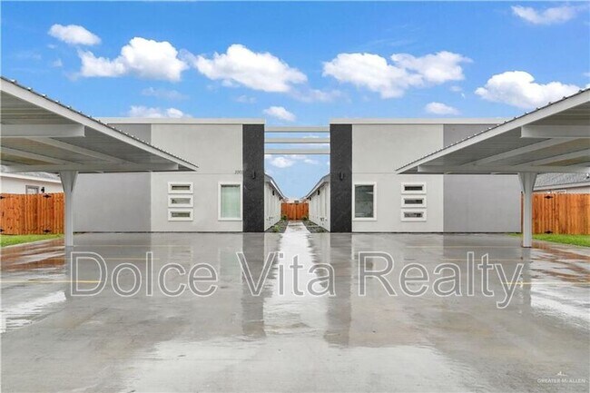 Primary Photo - 1001 W Sunset Valley St