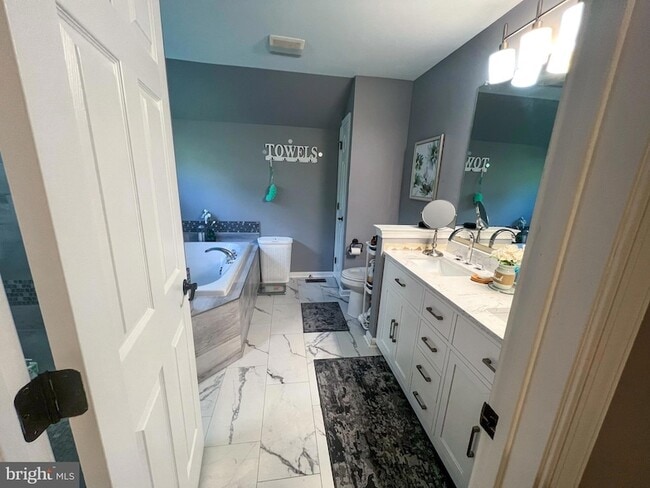 Building Photo - 144 Edgar Rd