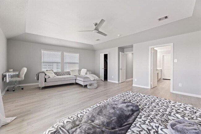 Building Photo - 709 N Bayshore Dr