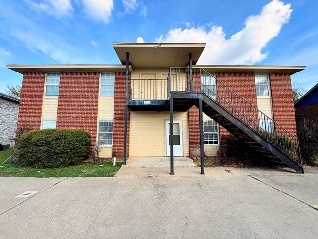 Building Photo - 1706 Benttree Dr