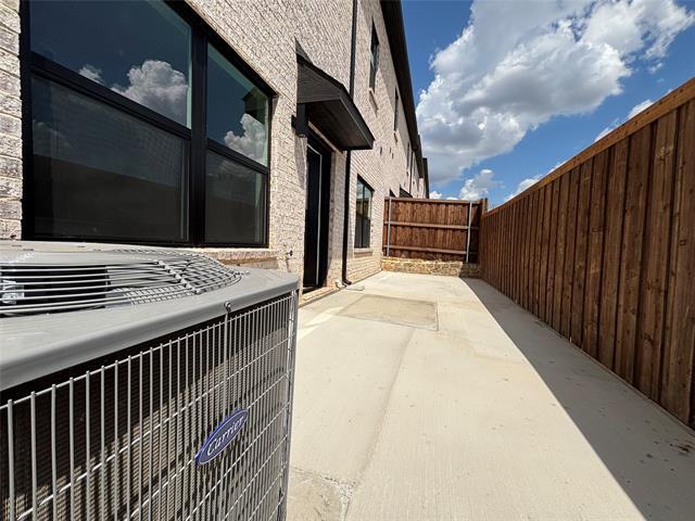 Building Photo - 4444 Fatima Dr
