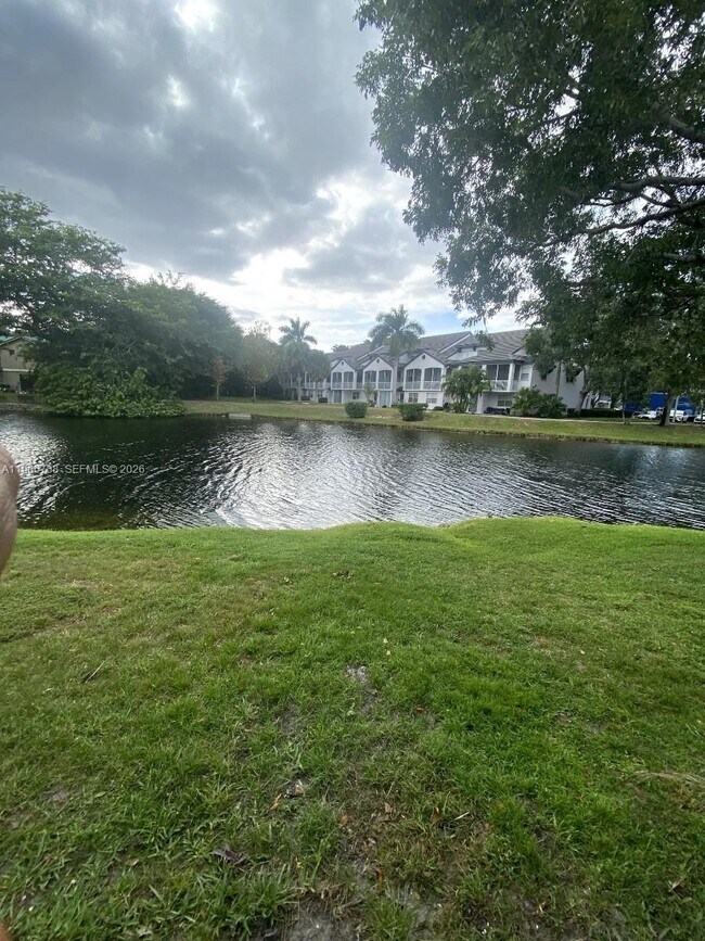 Building Photo - 613 N University Dr