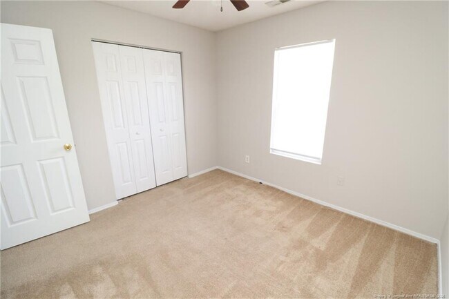 Building Photo - 5 Bellmore Ct