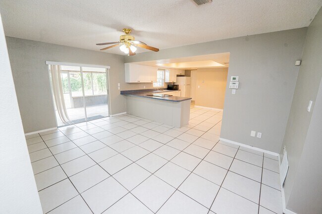 Building Photo - 150 Lady Susan Ct