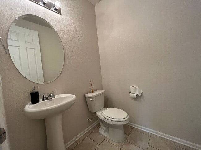 Building Photo - 1845 Tinker Dr