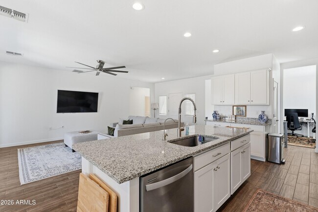 Building Photo - 30558 W Clarendon Ave