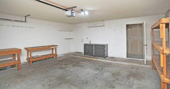 Building Photo - 4741 W Red Wolf Dr