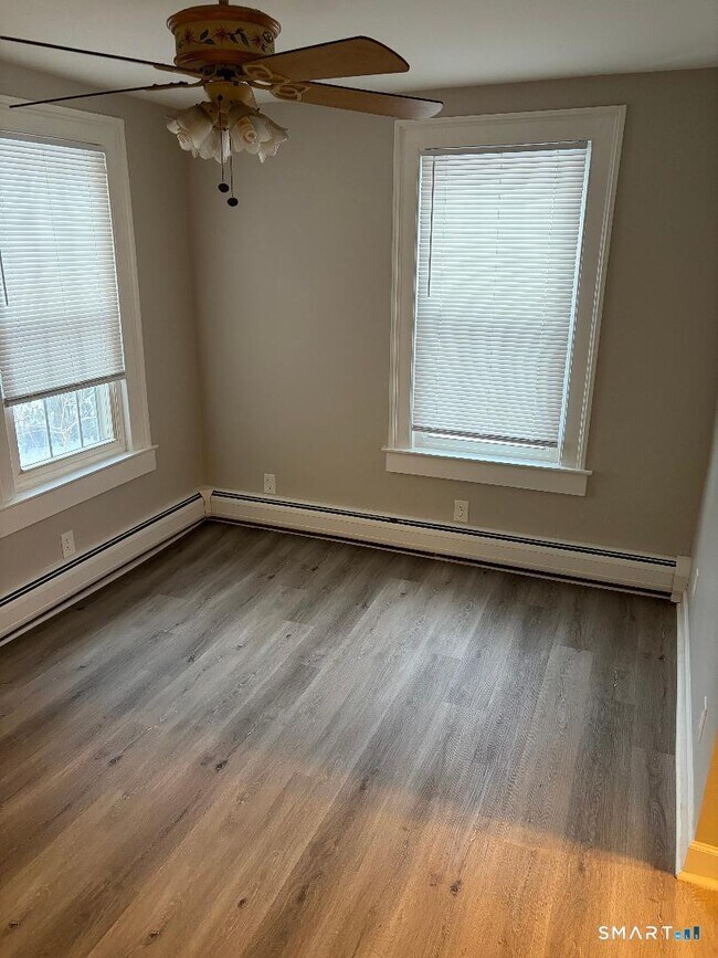 Building Photo - 65 Ingraham St