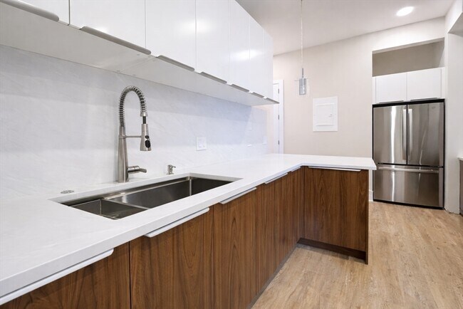 Building Photo - 271 Dartmouth St