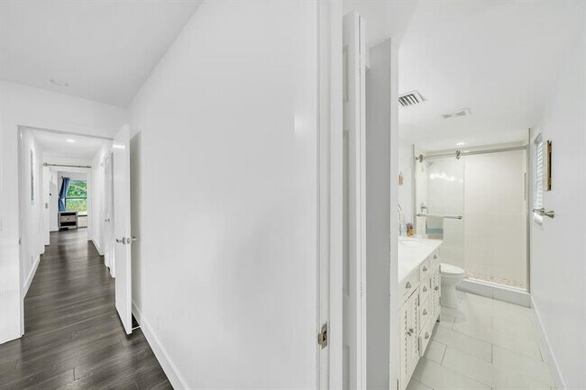 Building Photo - 10962 57th Pl S