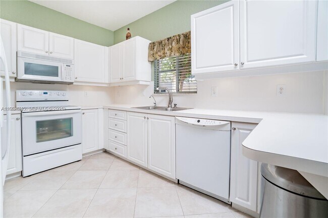 Building Photo - 11425 NW 34th Pl