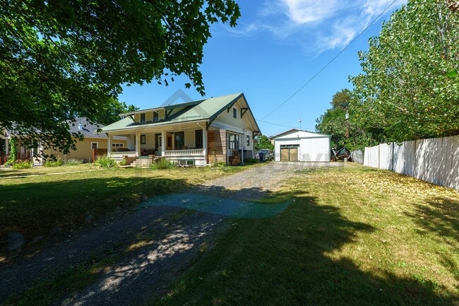 Building Photo - 1 Bedroom 1 Bath Home with Off-Street Parking Available in Midtown Coeur d'Alene!