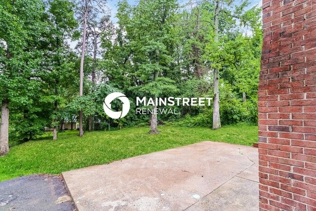 Building Photo - 4 Bedroom Pet-Friendly Home in Charlotte, NC with Main Street Renewal