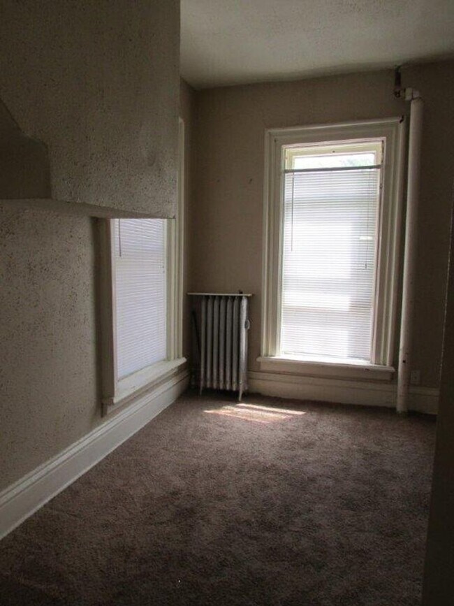Building Photo - 209 E Mifflin St