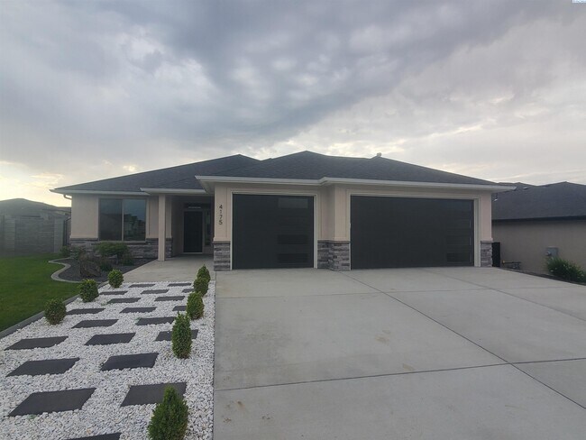 Primary Photo - 4175 N Clover Rd