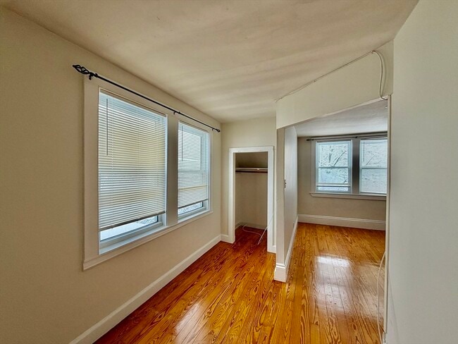 Building Photo - 107 Lincoln Ave