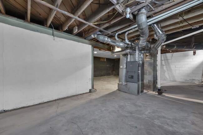 Building Photo - 118 N Kellner Rd