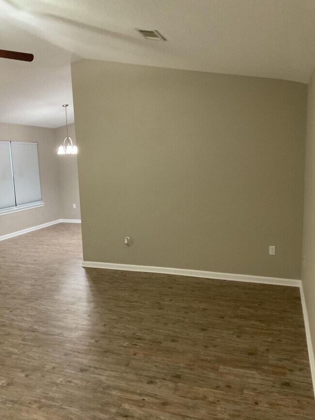 Building Photo - 2856 Shoffner Ave