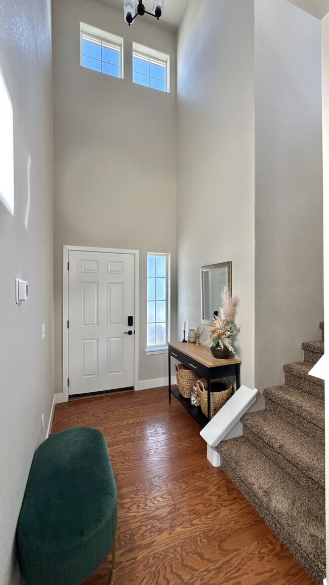 Building Photo - 409 Luminous Dr